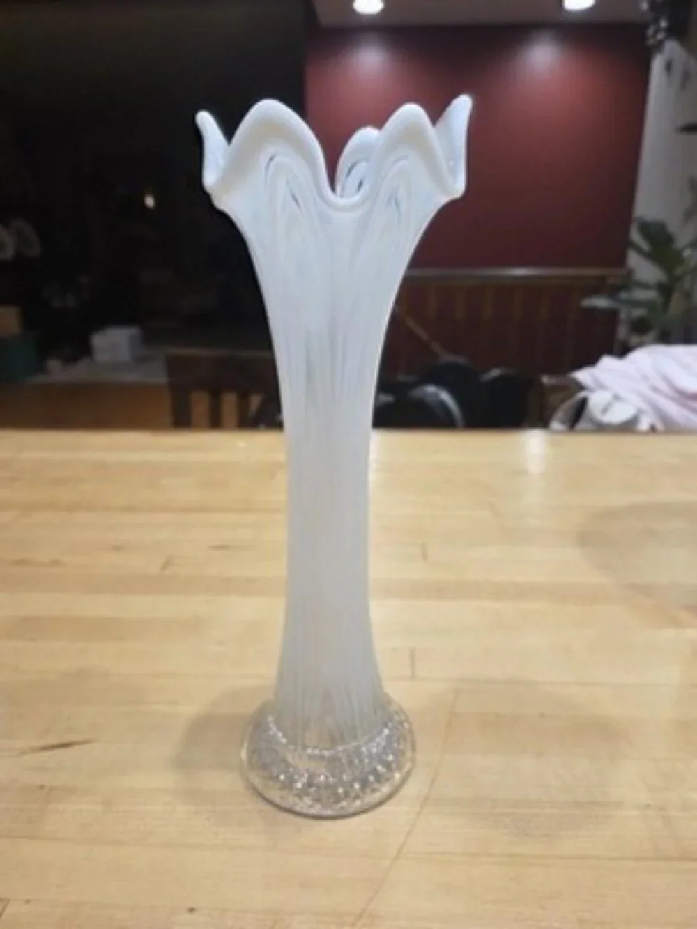 ANTIQUE 1907 FENTON WHITE OPALESCENT SWUNG TREE TRUNK VASE PLUNGER BOTTOM 11.5